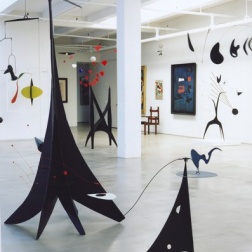Photo: Maria Robledo, Calder Foundation, New York/Artists Rights Society (ARS), New York, Successió Miró, via Artists Rights Society (ARS), New York — ADAGP, Paris