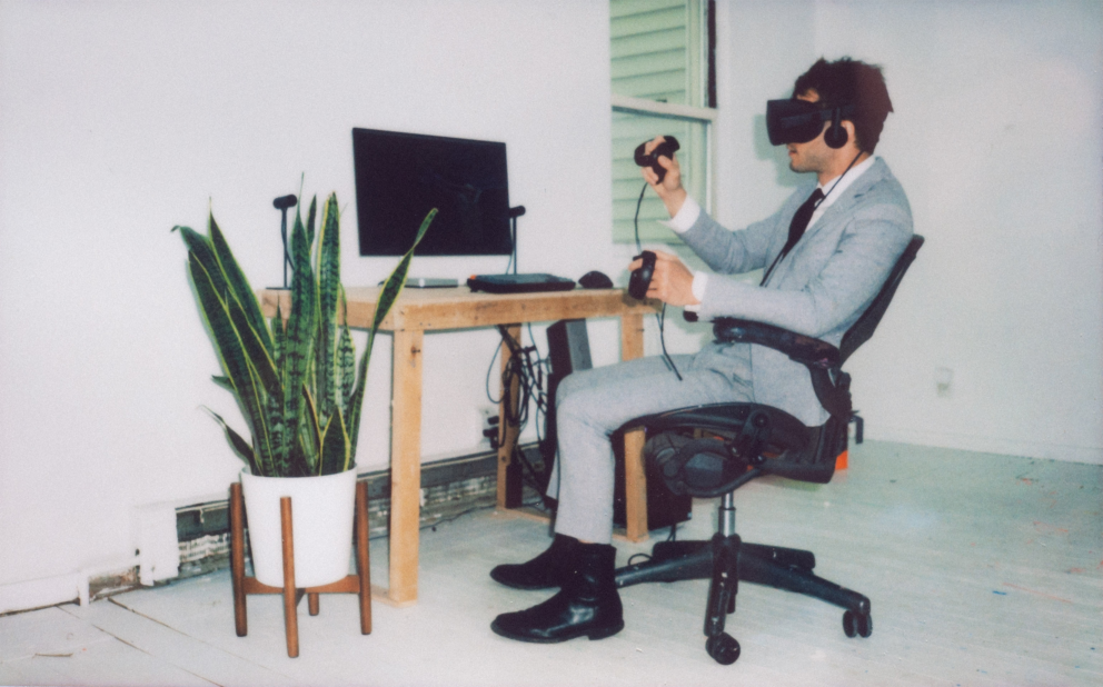 Austin Lee drawing using the Oculus Rift virtual reality headset
